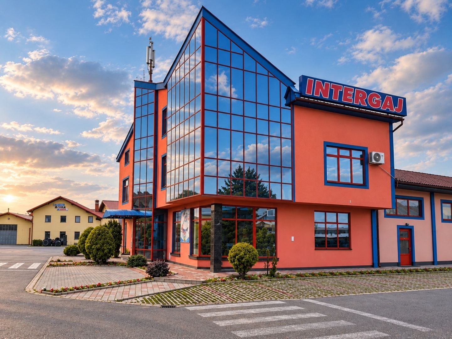 Zgrada kompanije INTERGAJ u Bijeljini, sa natpisom INTERGAJ na fasadi